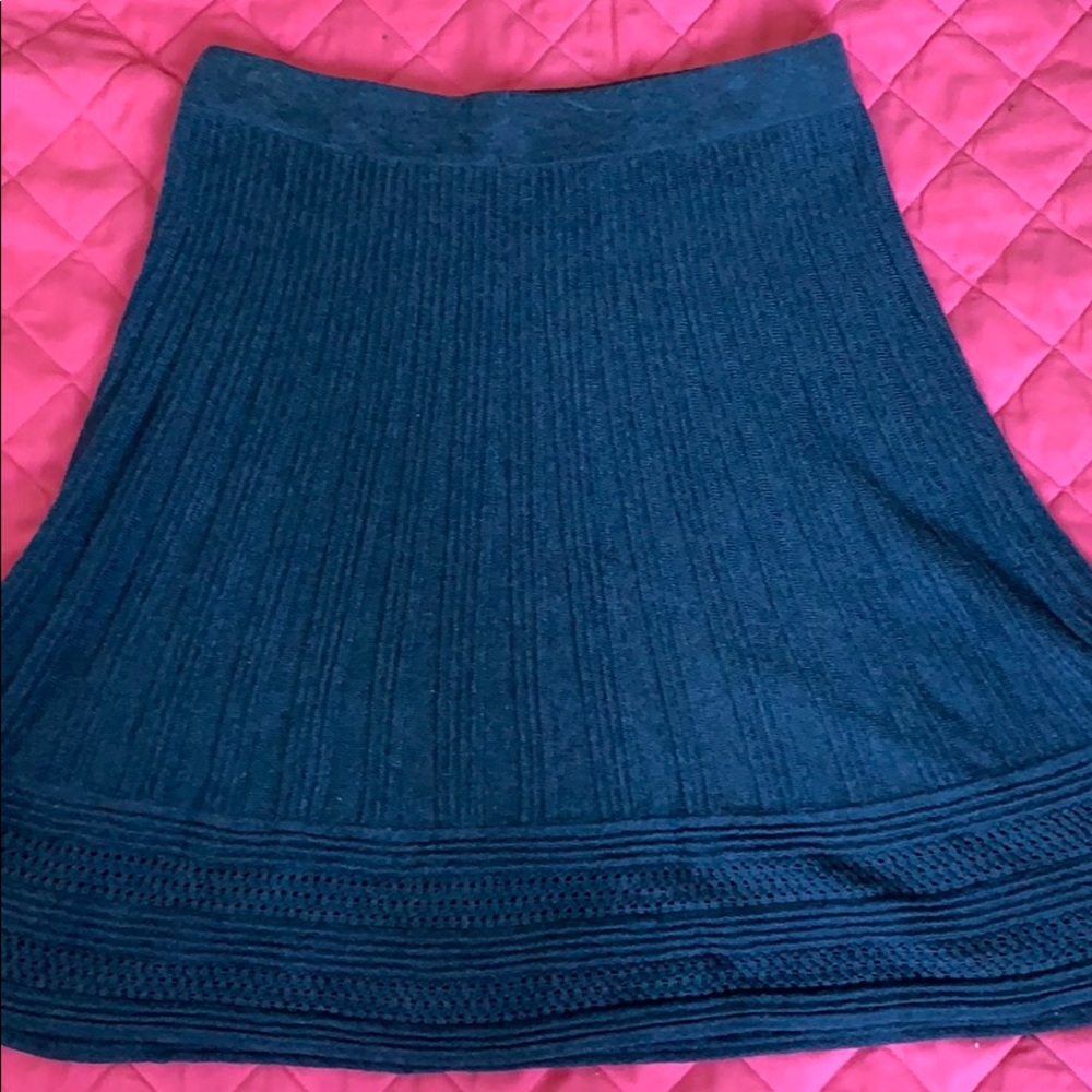 Beautiful MAX STUDIO  skirt.